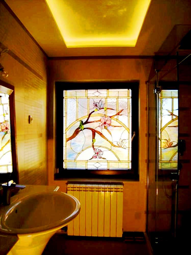 Tiffany fürdőszoba ablak.jpg